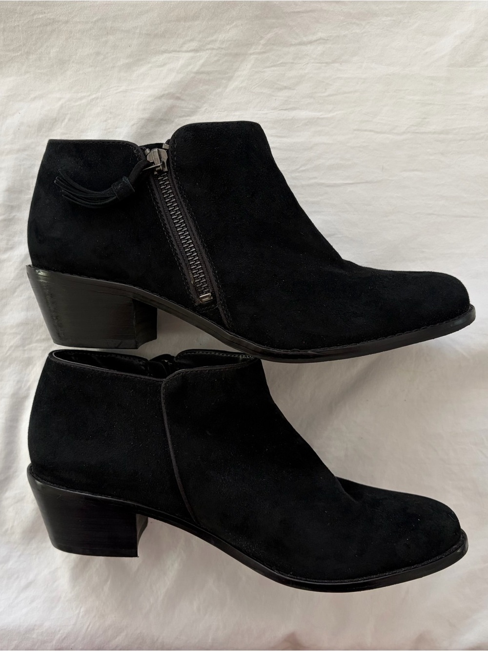 Vionic Serena Black Suede Ankle Women's Low Heel Zip Bootie Sz 7 Great Condition